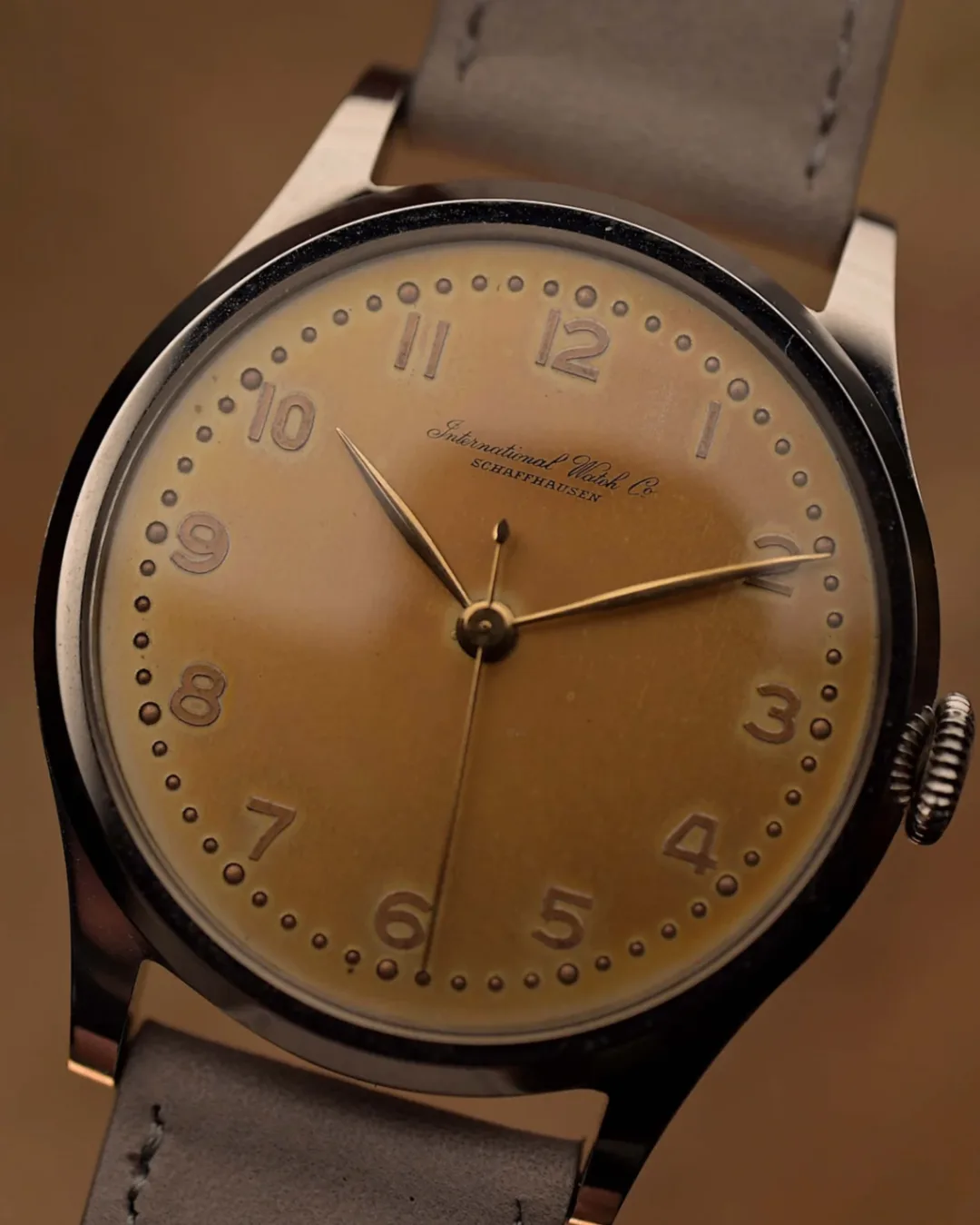 IWC Calibre 89 crème brûlée dial viewed straight-on with crisp gilt numerals