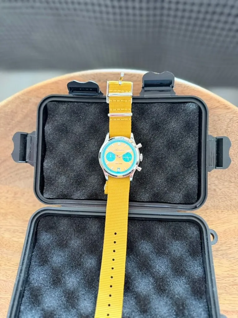 Addiesdive AD2095 Miami, peach-cream sunray dial with turquoise panda registers, straight-on