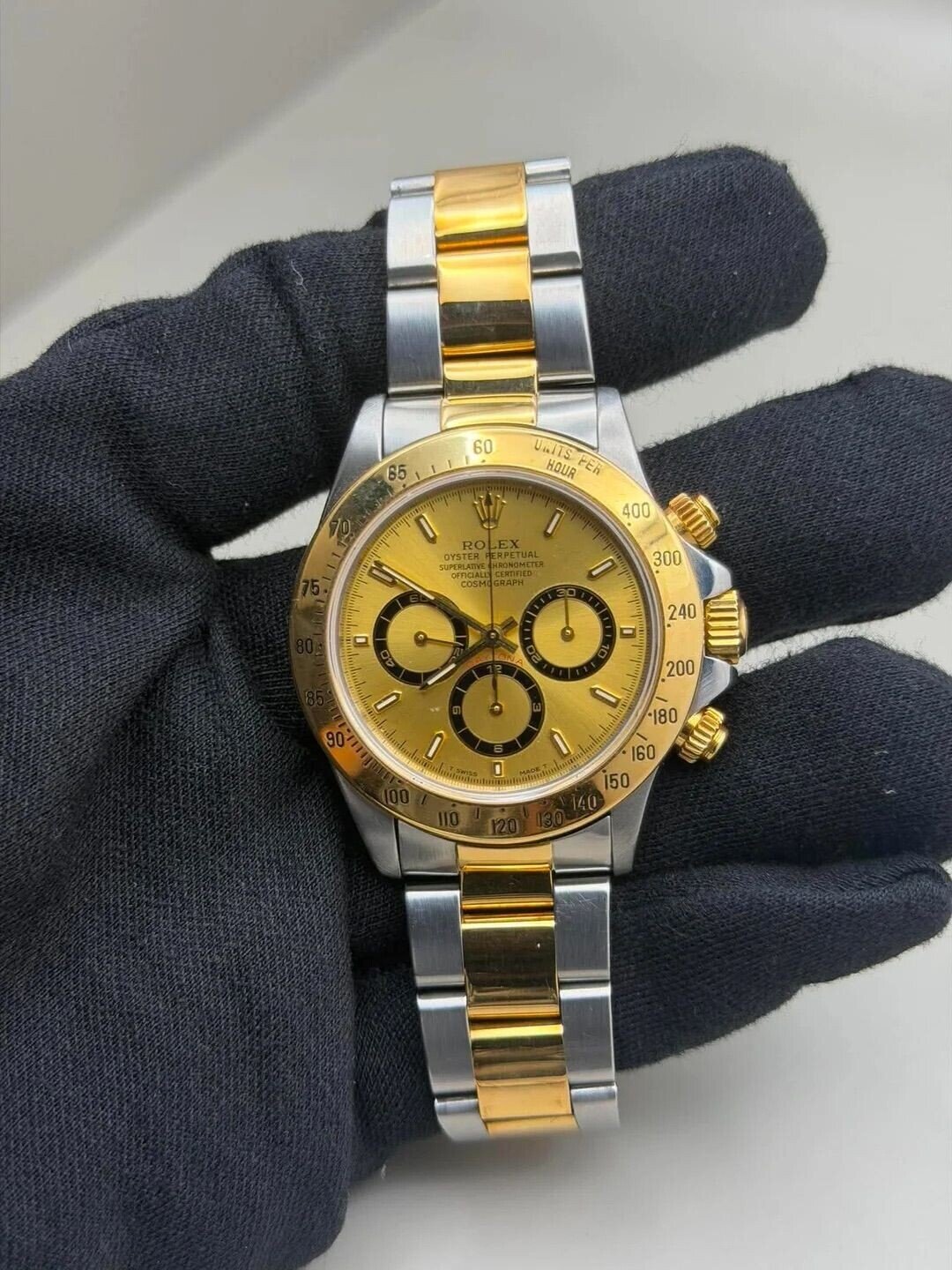 Rolex Cosmograph Daytona Ref. 16523, straight-on gold dial and two-tone bracelet view